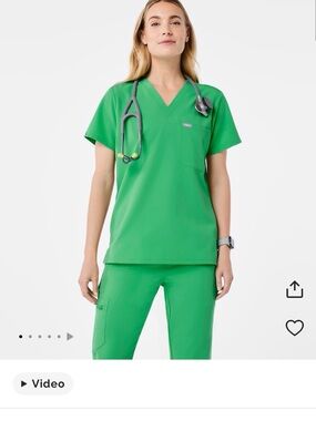 Figs Women's Catarina V-Neck, one pocket Scrub Top in Emerald Green
